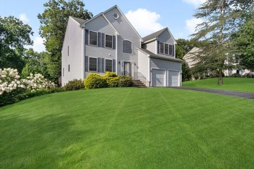 45 Marian Ave, South Kingstown, RI 02882-2804