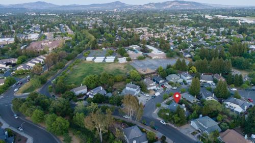 1195 Exeter Dr, Santa Rosa CA  95401-8823 exterior