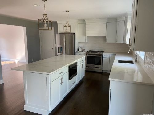 45 Chester St, Lake Grove, NY 11755-3047