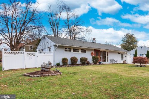 5200 Garner St, Springfield, VA 22151-2901