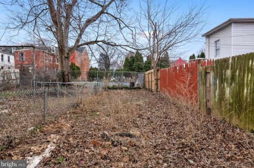 551 Howard Ave, Lancaster PA  17602-4421 exterior