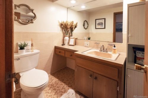 2432 Jasmine St, Denver CO 80222-6313 exterior