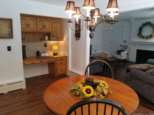6 Jeremy Dr, East Lyme CT  06333-1544 exterior