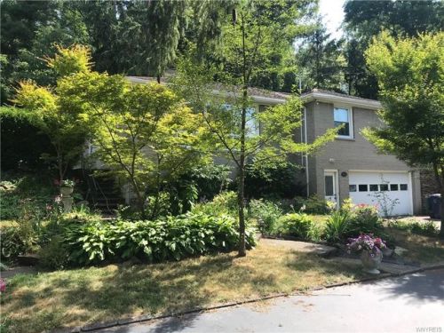 3216 Lower Mountain Rd, Pendleton, NY 14132-9427