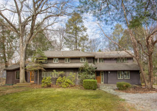 43 College Hill Rd, Montrose, NY 10548-1031