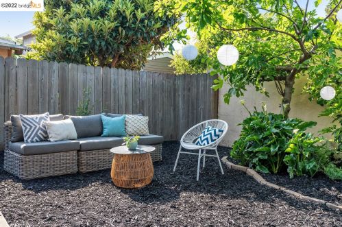 5937 Fremont St, Oakland CA 94608-2217 exterior