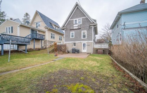335 8th Ave, West Bend, WI 53095-3204