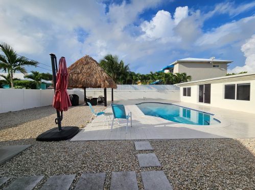16 Fishermans Trl, Key Largo, FL 33037-4237