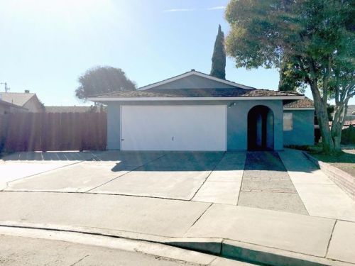 329 Meadow Cir, Greenfield, CA 93927-5032