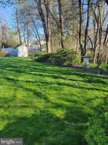 2805 Waterford Dr, Riverton NJ  08077-4424 exterior