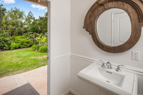 3413 Dove Holw Rd, Encinitas CA 92024-7247 exterior