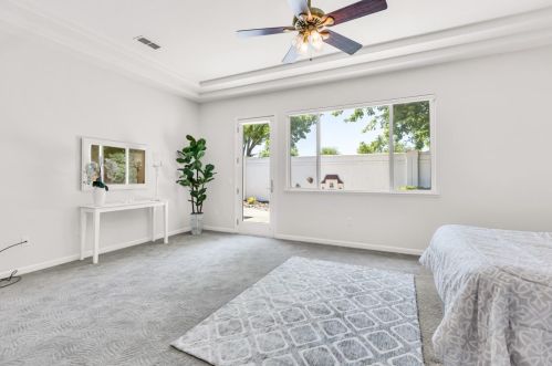 9493 Emerald Cove Ln, Elk Grove CA  95758-3612 exterior