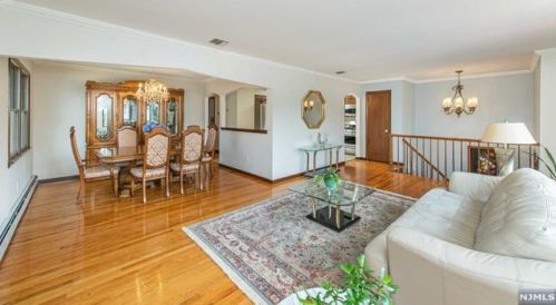 43 Elmhurst St, Elmwood Park NJ  07407-1320 exterior