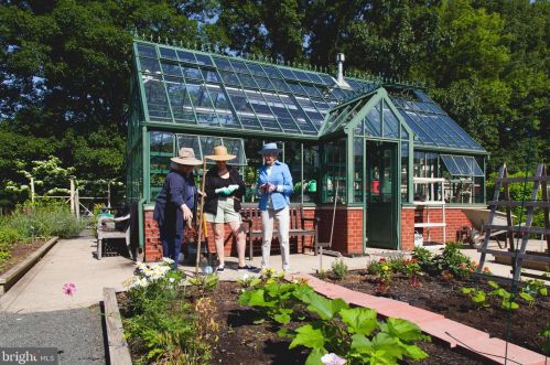 2033 Windrow Dr, Princeton NJ  08540-5023 exterior