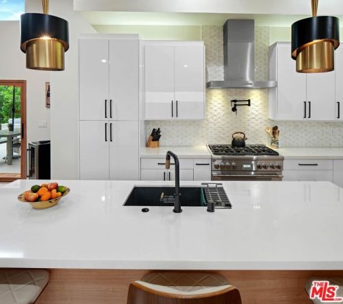 4709 Norwich Ave, Van Nuys CA  91403-2017 exterior