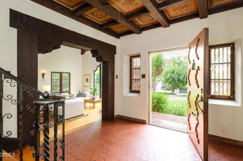 1765 Homewood Dr, Altadena CA  91001-2750 exterior