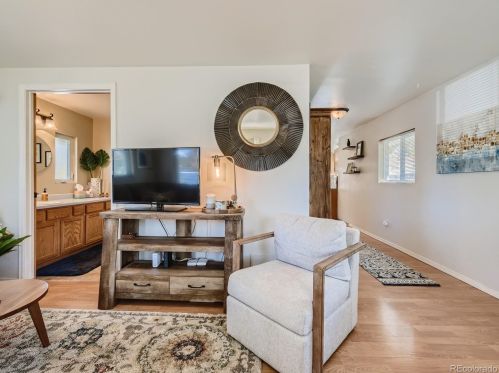 3076 Pearl St, Englewood CO 80113-2709 exterior