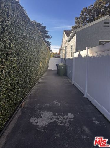 4246 Farmdale Ave, North Hollywood CA  91604-2938 exterior