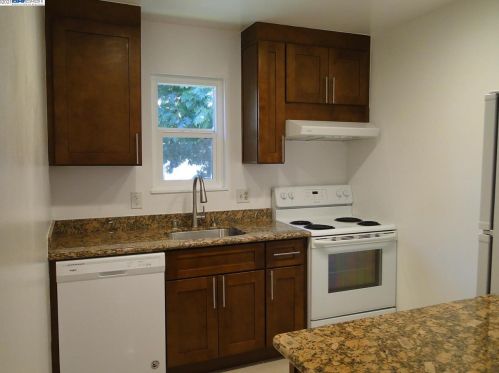 385 Camelback Rd, Concord CA  94523-1321 exterior