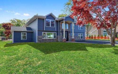 203 Oakfield Ave, Huntington Station, NY 11746-6327