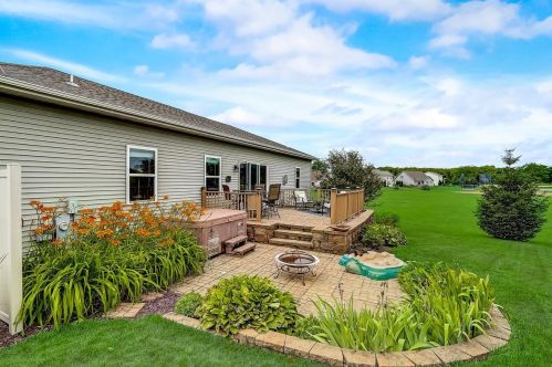 1023 Badger Dr, Lake Mills WI  53551-1774 exterior