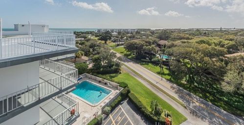 935 Causeway Blvd, Vero Beach, FL 32963-2235