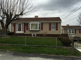 18 Jefferson St, Tiverton RI  02878-2320 exterior