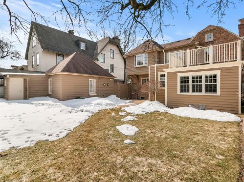 2928 Smt Ave, Milwaukee WI 53211-3440 exterior