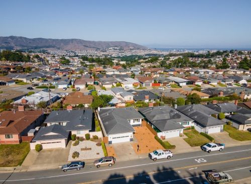 2980 Oakmont Dr, San Bruno CA  94066-1244 exterior