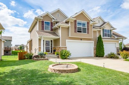 1990 Parkview Crossing Dr, Waukee, IA 50263-9551