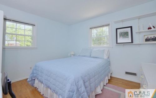 18 Hamilton Dr, East Brunswick NJ  08816-2709 exterior