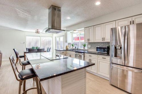 2131 Blossom Ln, Richardson TX  75081-4703 exterior