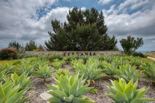 6525 Beachview Dr, Rancho Palos Verdes CA  90275-5800 exterior