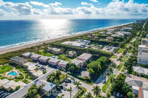 1877 Ocean Blvd, Delray Beach FL  33483-6522 exterior