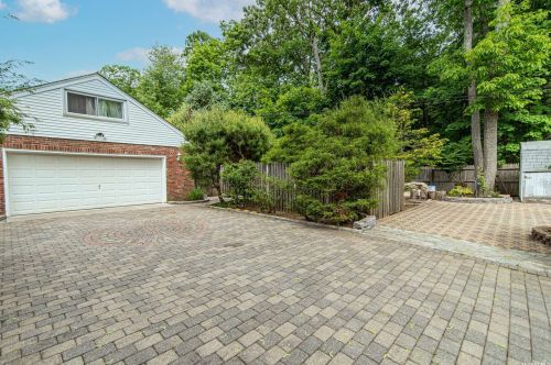 90 Sylvan Ave, Miller Place, NY 11764-2229