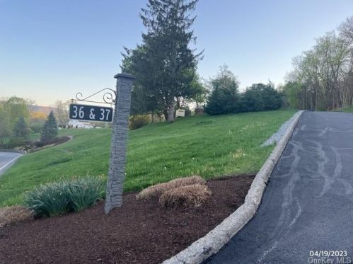 37 Alpine Dr, New Hamburg, NY 12590-5238