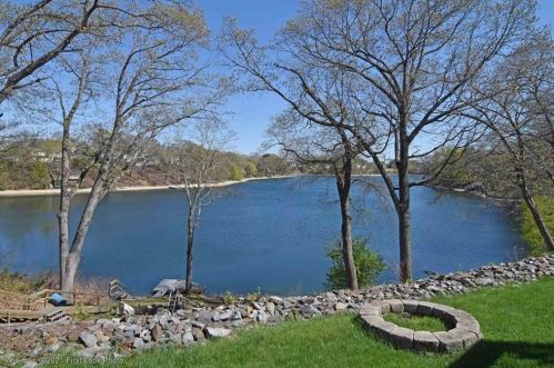 44 Boulevard Ave, Lincoln RI  02865-2108 exterior