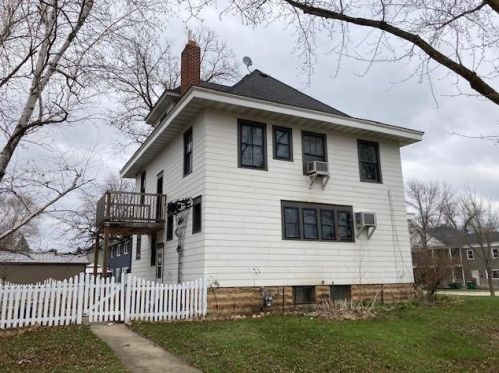 1108 6th Ave, Windom, MN 56101-1339
