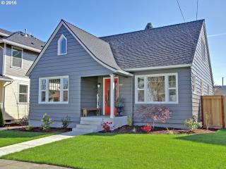 1814 56th Ave, Portland, OR 97213-3513