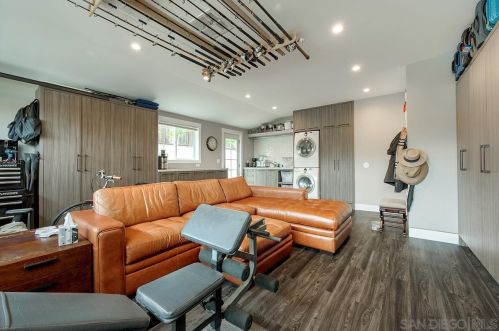 3077 Ducommun Ave, San Diego CA 92122-2221 exterior