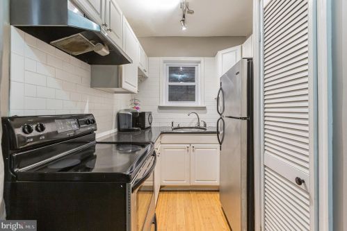 302 Lombard St, Philadelphia PA  19147-1551 exterior