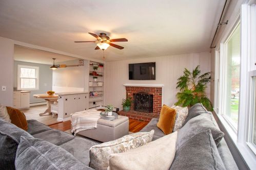 132 Haverhill Rd, Salem NH  03079-1243 exterior