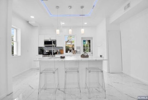 1084 Grove St, Irvington NJ  07111-4123 exterior