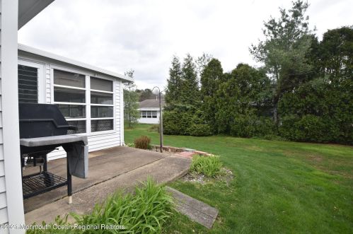 10 Dartmoor Rd, Bricktown NJ  08724-2057 exterior