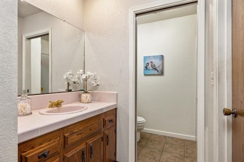 6135 Shoshone Dr, Manteca CA  95336-2562 exterior