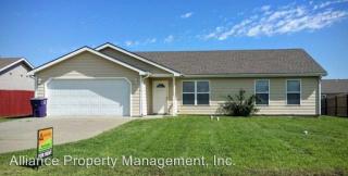 316 Walters Dr, Manhattan KS  66502-8425 exterior