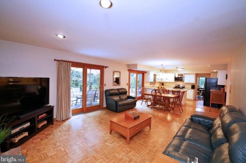 35 Woodlane Rd, Lawrence Township NJ  08648-5543 exterior