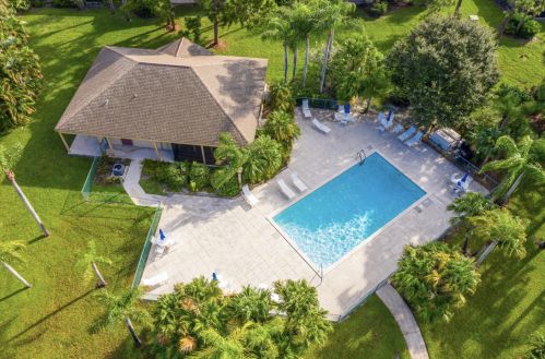 6110 Georgetown Pl, Hobe Sound FL 33455-7300 exterior