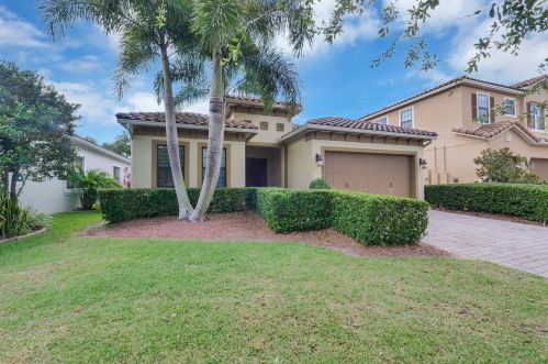 8220 Prestbury Dr, Orlando, FL 32832-6315