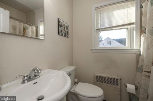 909 Sycamore Dr, Lansdale PA 19446-1722 exterior